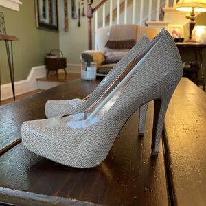 BCBG Parade pumps